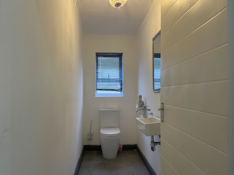 5 Bedroom Property for Sale in Pelican Heights Western Cape